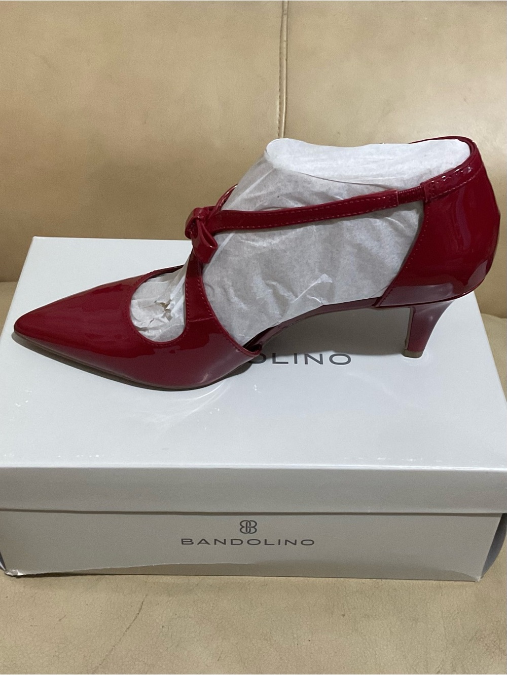 Bandolino Zeffer3 Red Patent T-Strap Bow Pointed Toe Kitten Heels 7.5M - Picture 7 of 8